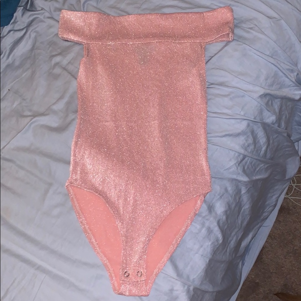 Sleeveless pink body suit